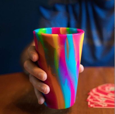 우리의 깨지지 않고 BPA가 없는 실리콘 컵으로 당신의 음주 경험을 사용자 정의하십시오.